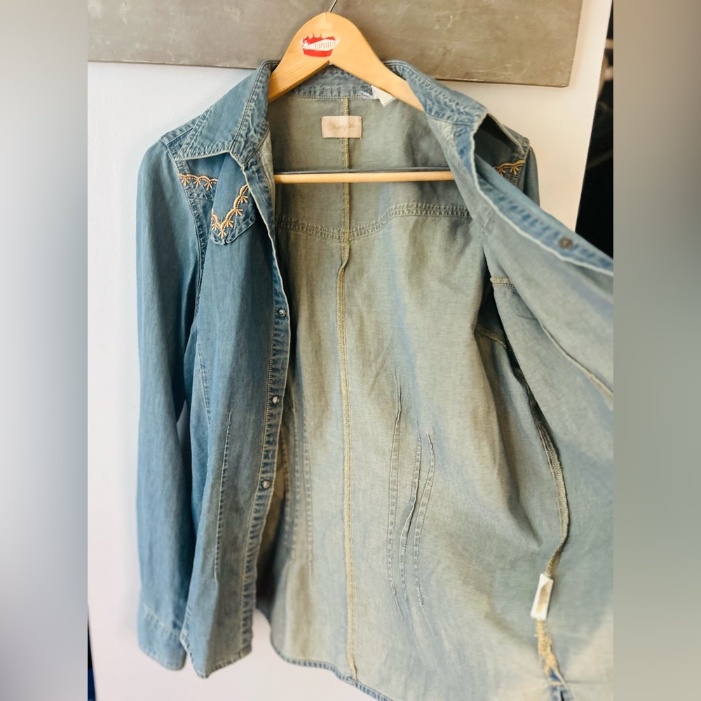 Wrangler embroidered denim shirt - Picture 15 of 16